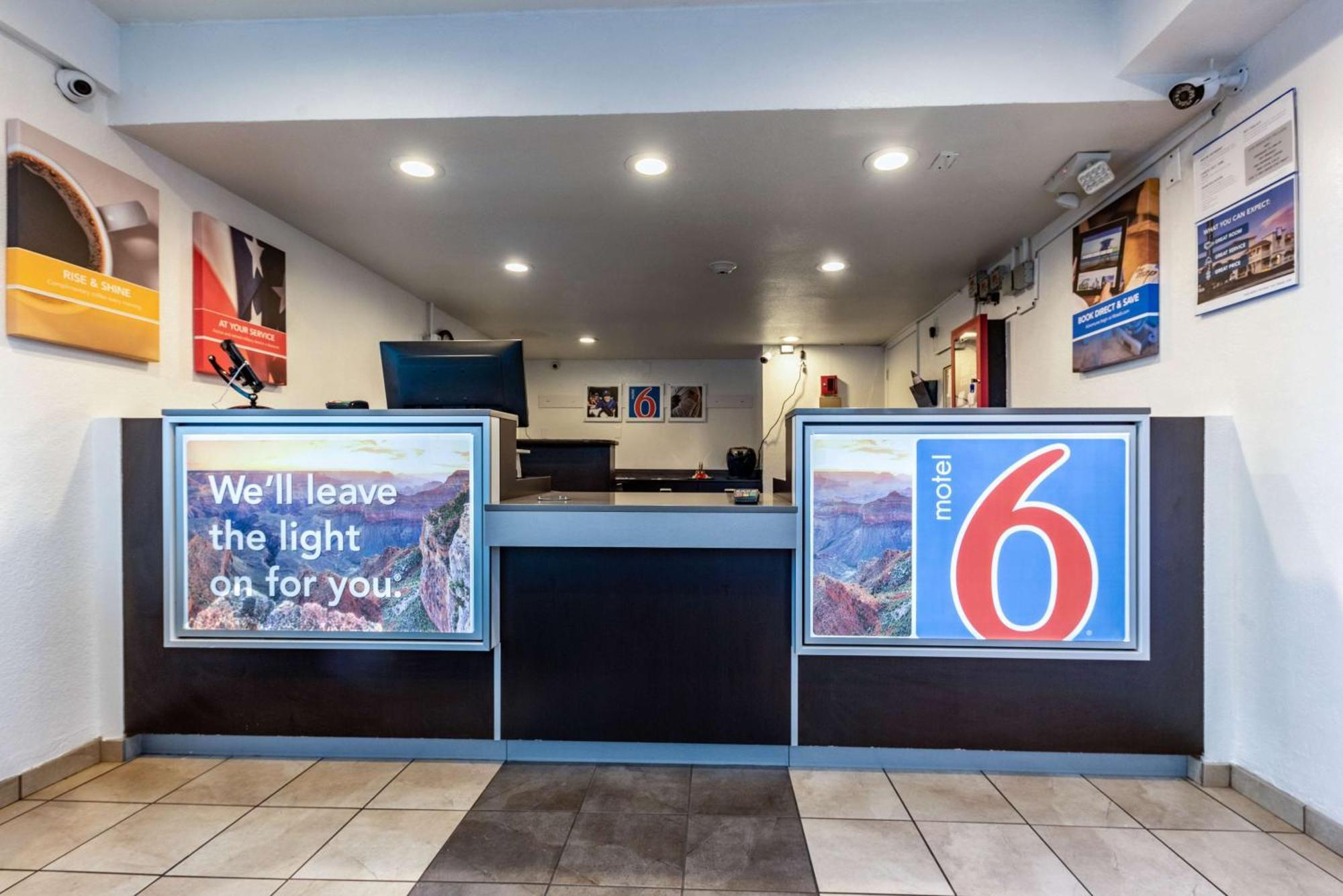 Hotel 6-north Richland Hills, Tx 2*