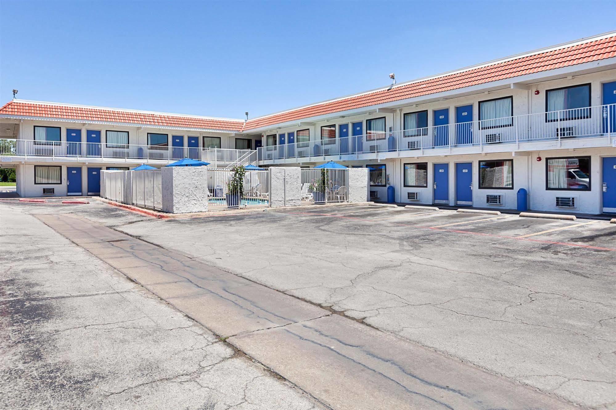 Hotel 6-north Richland Hills, Tx North Richland Hills