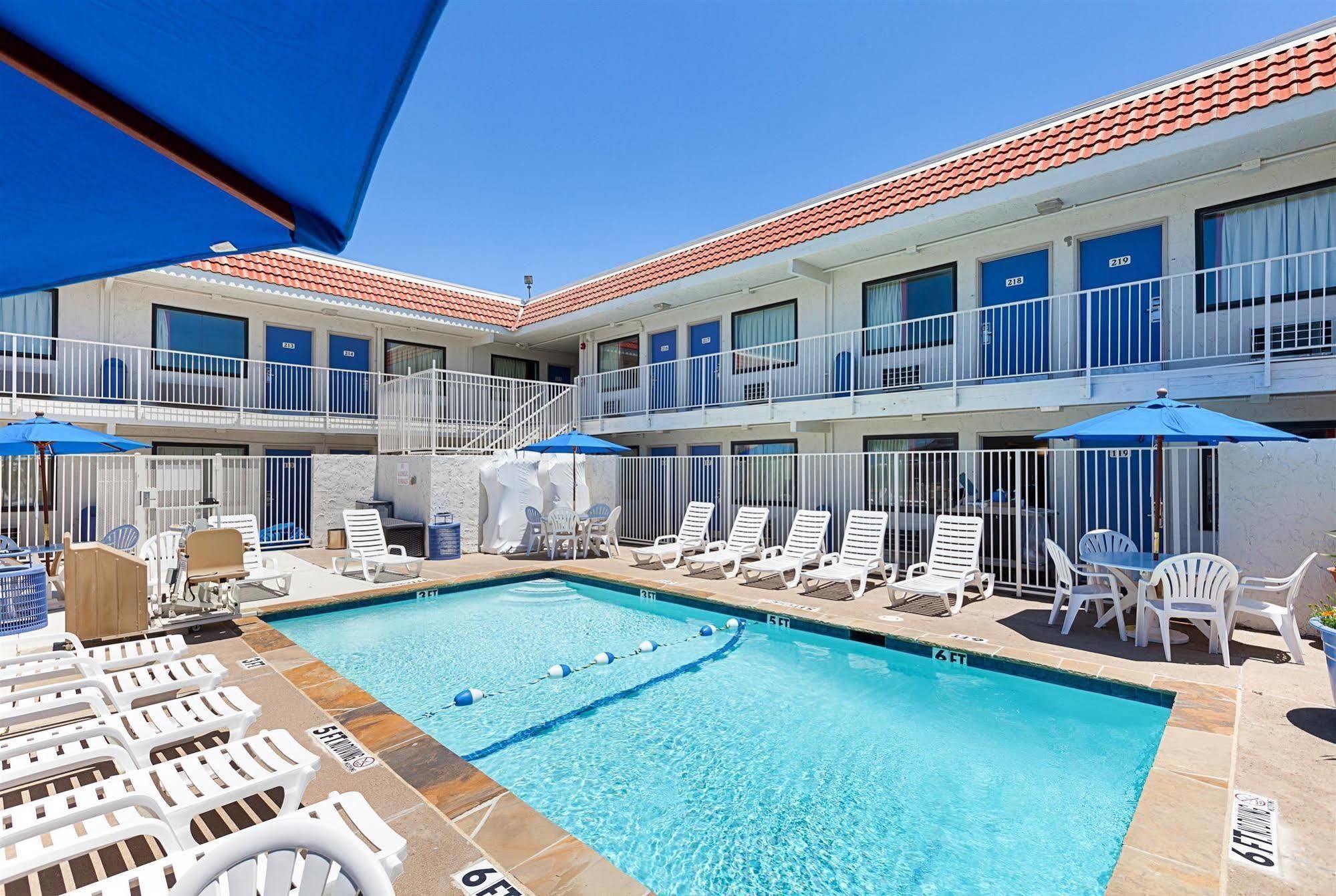 Hotel 6-north Richland Hills, Tx 2*