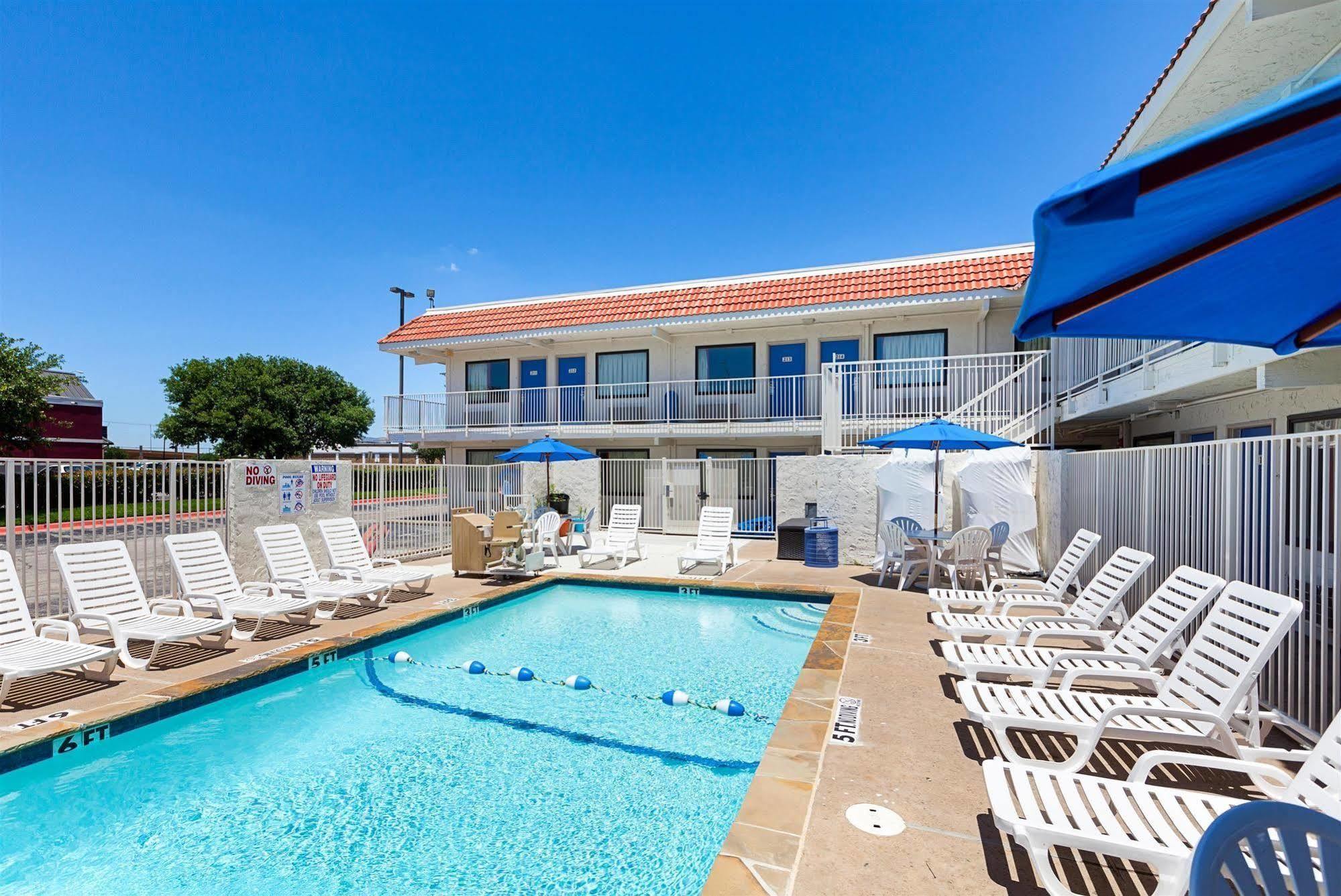 Hotel 6-north Richland Hills, Tx 2*
