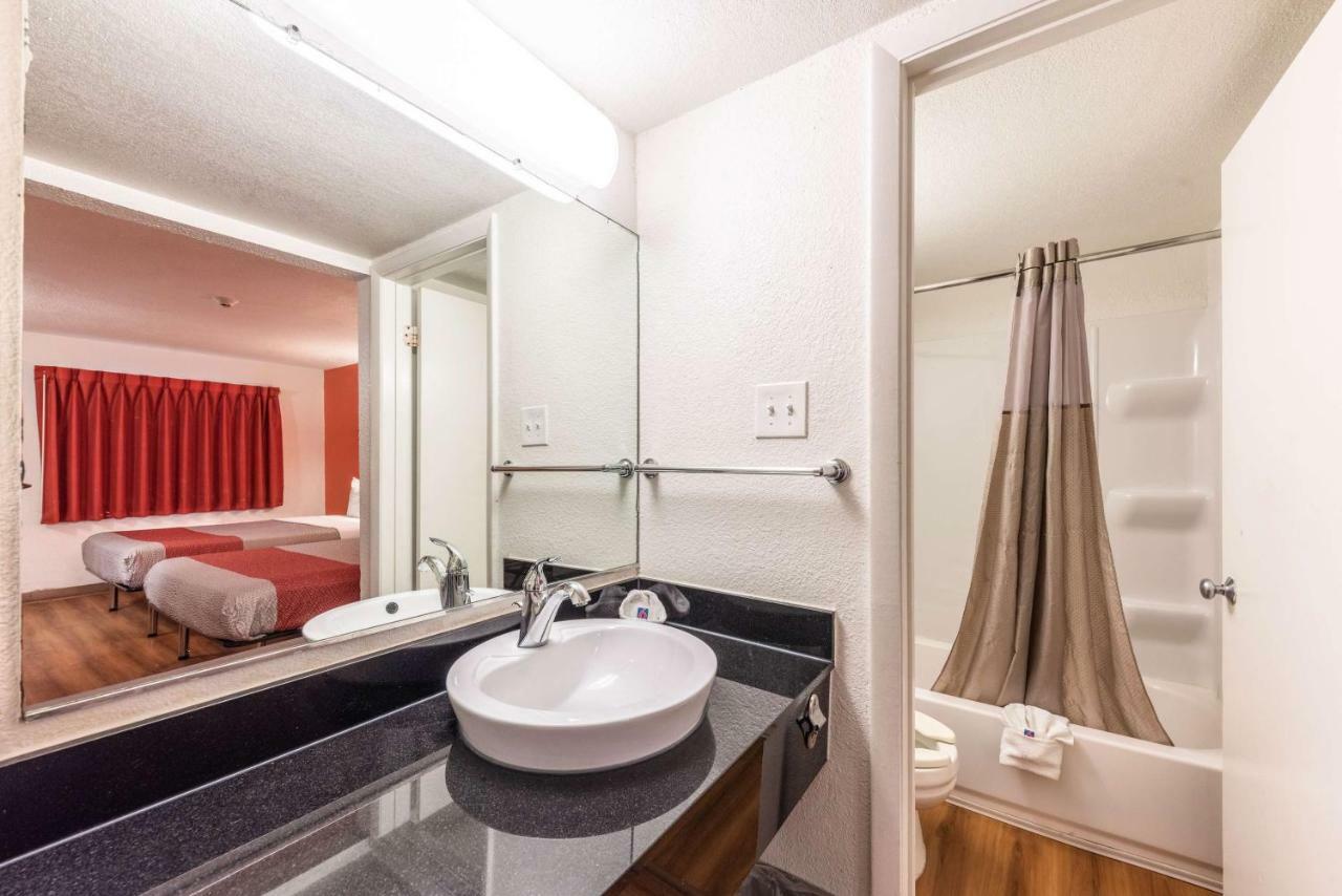 Hotel 6-north Richland Hills, Tx 2*