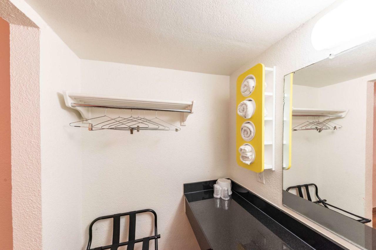 Hotel 6-north Richland Hills, Tx 2*
